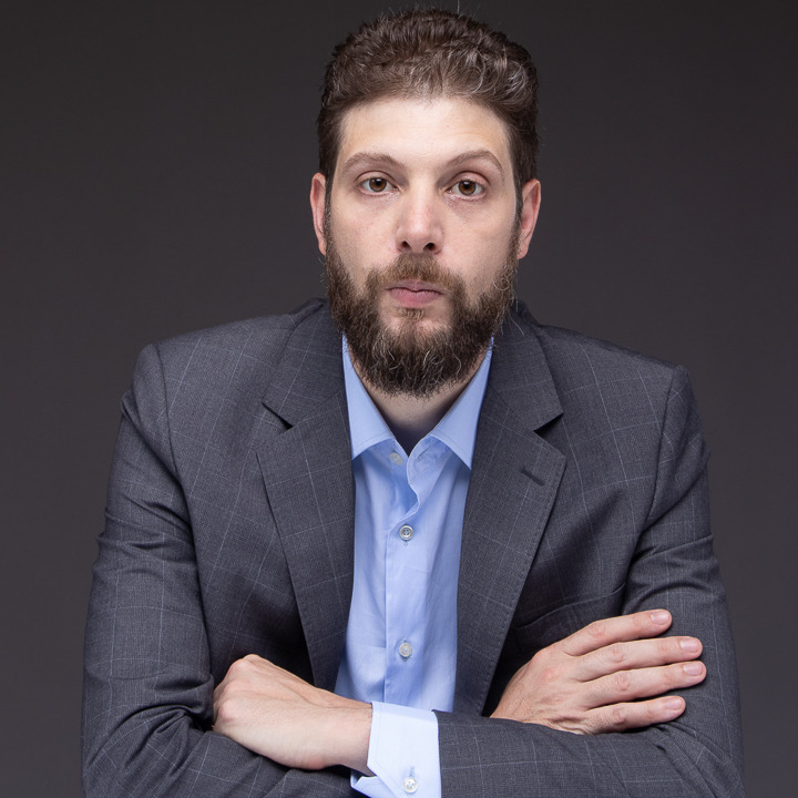 Dr. César Mello